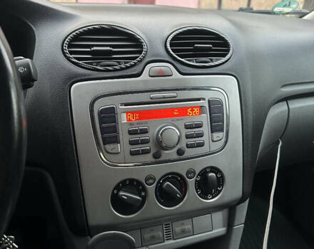 Черный Форд Фокус, объемом двигателя 1.6 л и пробегом 256 тыс. км за 5700 $, фото 17 на Automoto.ua