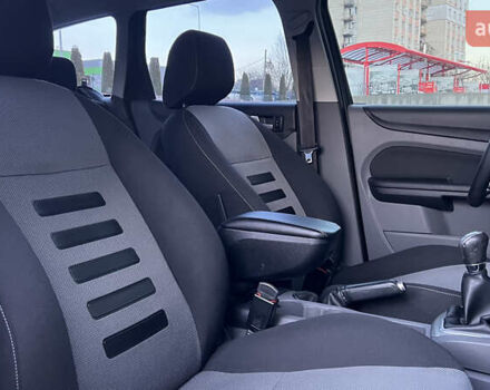 Черный Форд Фокус, объемом двигателя 1.8 л и пробегом 218 тыс. км за 5799 $, фото 50 на Automoto.ua