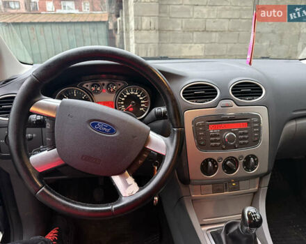 Черный Форд Фокус, объемом двигателя 1.6 л и пробегом 210 тыс. км за 6500 $, фото 4 на Automoto.ua