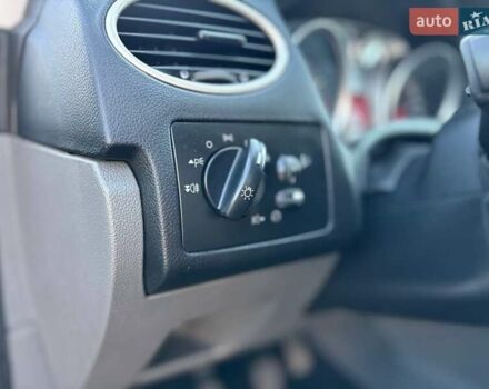 Черный Форд Фокус, объемом двигателя 1.6 л и пробегом 205 тыс. км за 6200 $, фото 6 на Automoto.ua