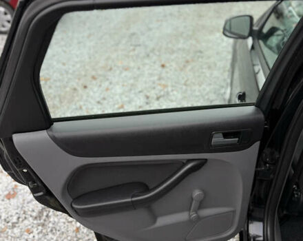 Черный Форд Фокус, объемом двигателя 1.6 л и пробегом 195 тыс. км за 5700 $, фото 85 на Automoto.ua