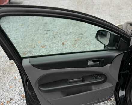 Черный Форд Фокус, объемом двигателя 1.6 л и пробегом 195 тыс. км за 5700 $, фото 84 на Automoto.ua