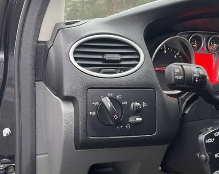 Черный Форд Фокус, объемом двигателя 1.6 л и пробегом 242 тыс. км за 6150 $, фото 22 на Automoto.ua