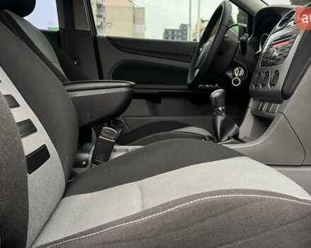 Чорний Форд Фокус, об'ємом двигуна 1.8 л та пробігом 217 тис. км за 5950 $, фото 42 на Automoto.ua