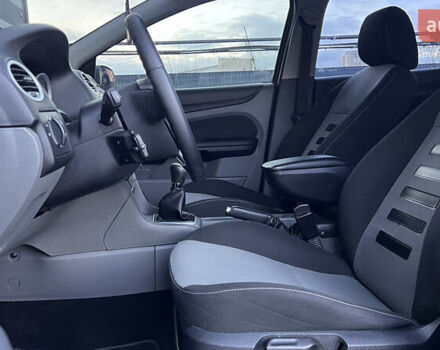 Черный Форд Фокус, объемом двигателя 1.8 л и пробегом 218 тыс. км за 5799 $, фото 42 на Automoto.ua