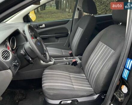 Черный Форд Фокус, объемом двигателя 1.6 л и пробегом 153 тыс. км за 5600 $, фото 7 на Automoto.ua