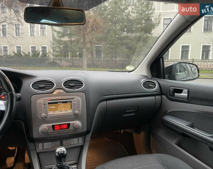 Черный Форд Фокус, объемом двигателя 1.6 л и пробегом 242 тыс. км за 6150 $, фото 16 на Automoto.ua