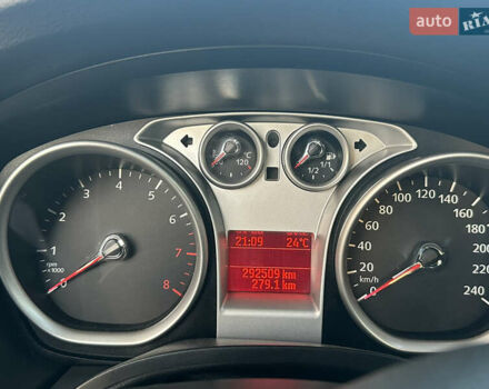 Черный Форд Фокус, объемом двигателя 1.6 л и пробегом 292 тыс. км за 5300 $, фото 9 на Automoto.ua