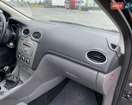 Черный Форд Фокус, объемом двигателя 1.6 л и пробегом 214 тыс. км за 6150 $, фото 44 на Automoto.ua