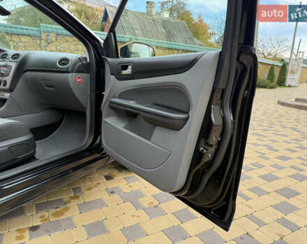 Черный Форд Фокус, объемом двигателя 1.6 л и пробегом 216 тыс. км за 5650 $, фото 18 на Automoto.ua