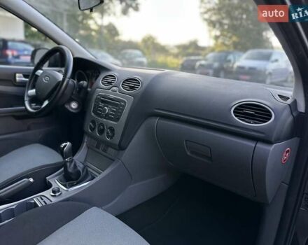 Чорний Форд Фокус, об'ємом двигуна 1.6 л та пробігом 205 тис. км за 5999 $, фото 5 на Automoto.ua