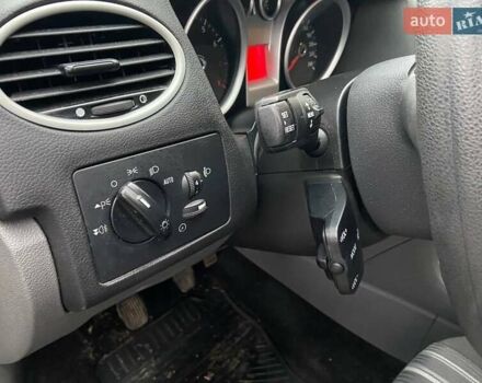 Черный Форд Фокус, объемом двигателя 1.6 л и пробегом 153 тыс. км за 5600 $, фото 15 на Automoto.ua