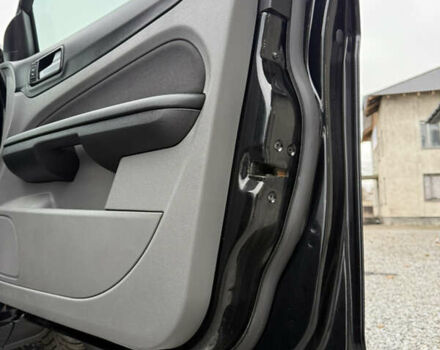 Черный Форд Фокус, объемом двигателя 1.6 л и пробегом 195 тыс. км за 5700 $, фото 130 на Automoto.ua