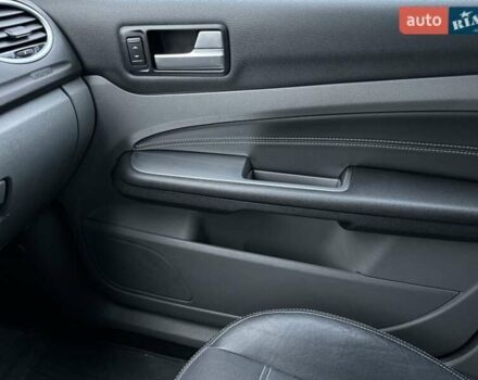 Черный Форд Фокус, объемом двигателя 2 л и пробегом 249 тыс. км за 5900 $, фото 7 на Automoto.ua