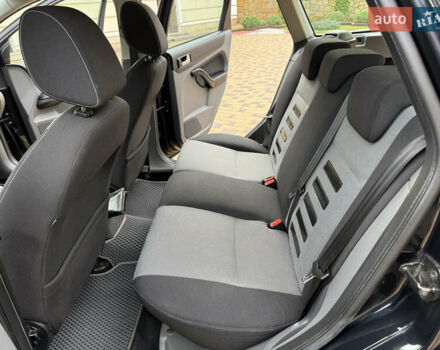 Черный Форд Фокус, объемом двигателя 1.6 л и пробегом 216 тыс. км за 5650 $, фото 12 на Automoto.ua