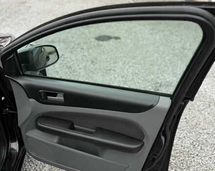 Черный Форд Фокус, объемом двигателя 1.6 л и пробегом 195 тыс. км за 5700 $, фото 87 на Automoto.ua