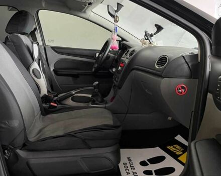 Черный Форд Фокус, объемом двигателя 1.8 л и пробегом 239 тыс. км за 6300 $, фото 8 на Automoto.ua