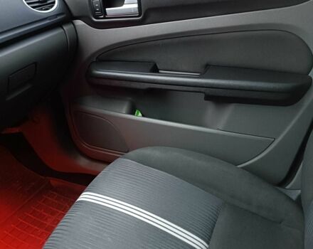 Черный Форд Фокус, объемом двигателя 1.6 л и пробегом 223 тыс. км за 5100 $, фото 13 на Automoto.ua