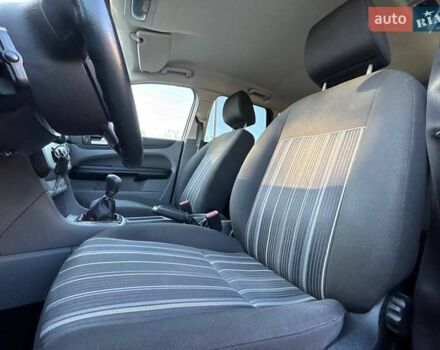 Черный Форд Фокус, объемом двигателя 1.6 л и пробегом 205 тыс. км за 6200 $, фото 14 на Automoto.ua