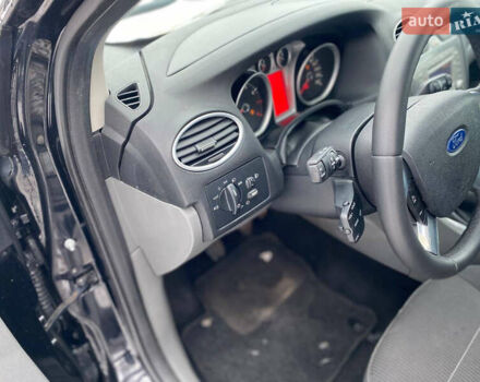 Черный Форд Фокус, объемом двигателя 1.8 л и пробегом 157 тыс. км за 5720 $, фото 20 на Automoto.ua