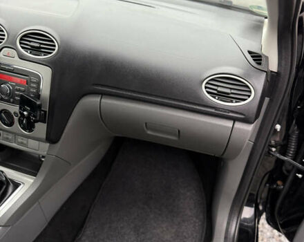 Черный Форд Фокус, объемом двигателя 1.6 л и пробегом 195 тыс. км за 5700 $, фото 91 на Automoto.ua