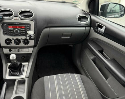 Черный Форд Фокус, объемом двигателя 1.6 л и пробегом 195 тыс. км за 5700 $, фото 97 на Automoto.ua