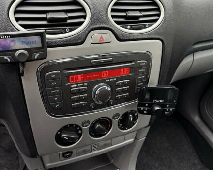 Черный Форд Фокус, объемом двигателя 1.6 л и пробегом 195 тыс. км за 5700 $, фото 107 на Automoto.ua