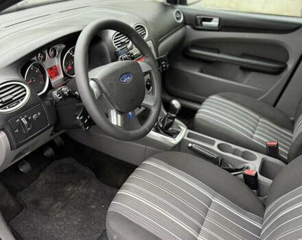 Черный Форд Фокус, объемом двигателя 1.6 л и пробегом 195 тыс. км за 5700 $, фото 103 на Automoto.ua