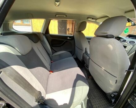 Черный Форд Фокус, объемом двигателя 1.6 л и пробегом 300 тыс. км за 4700 $, фото 6 на Automoto.ua