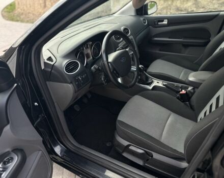 Черный Форд Фокус, объемом двигателя 1.6 л и пробегом 217 тыс. км за 5700 $, фото 7 на Automoto.ua