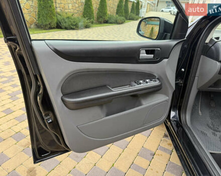 Черный Форд Фокус, объемом двигателя 1.6 л и пробегом 216 тыс. км за 5650 $, фото 16 на Automoto.ua