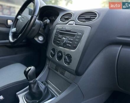 Чорний Форд Фокус, об'ємом двигуна 1.6 л та пробігом 205 тис. км за 5999 $, фото 4 на Automoto.ua