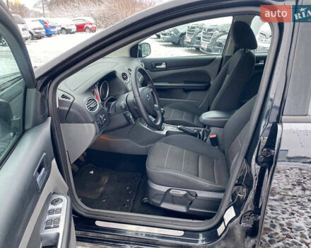 Черный Форд Фокус, объемом двигателя 1.8 л и пробегом 157 тыс. км за 5720 $, фото 19 на Automoto.ua