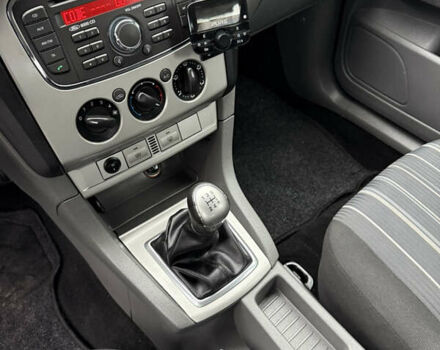 Черный Форд Фокус, объемом двигателя 1.6 л и пробегом 195 тыс. км за 5700 $, фото 116 на Automoto.ua