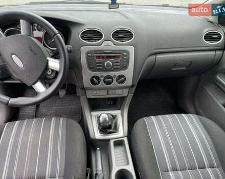 Черный Форд Фокус, объемом двигателя 1.6 л и пробегом 323 тыс. км за 5900 $, фото 13 на Automoto.ua