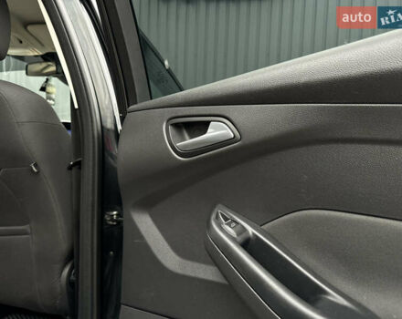 Черный Форд Фокус, объемом двигателя 1.6 л и пробегом 243 тыс. км за 8350 $, фото 103 на Automoto.ua