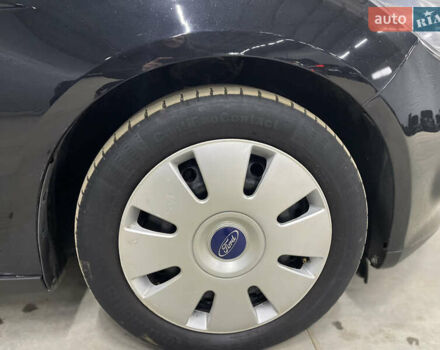 Черный Форд Фокус, объемом двигателя 1.6 л и пробегом 211 тыс. км за 7750 $, фото 10 на Automoto.ua