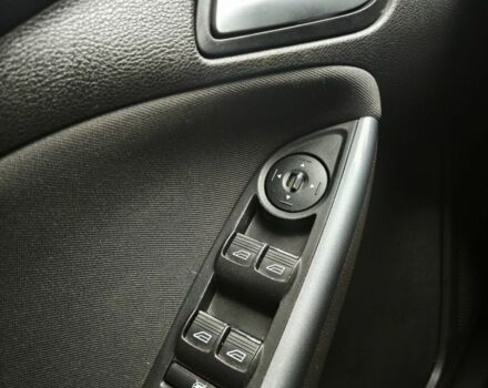 Черный Форд Фокус, объемом двигателя 1.6 л и пробегом 325 тыс. км за 7000 $, фото 6 на Automoto.ua