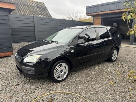 Черный Форд Фокус, объемом двигателя 1.6 л и пробегом 220 тыс. км за 2200 $, фото 1 на Automoto.ua