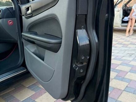 Черный Форд Фокус, объемом двигателя 1.6 л и пробегом 300 тыс. км за 6000 $, фото 1 на Automoto.ua