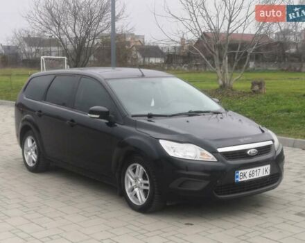 Черный Форд Фокус, объемом двигателя 1.8 л и пробегом 300 тыс. км за 5900 $, фото 1 на Automoto.ua