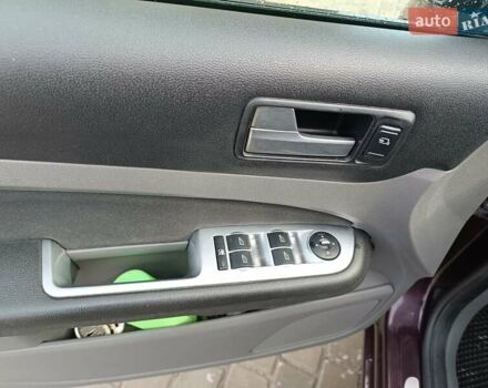 Фиолетовый Форд Фокус, объемом двигателя 1.6 л и пробегом 280 тыс. км за 5400 $, фото 18 на Automoto.ua