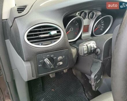 Фиолетовый Форд Фокус, объемом двигателя 1.6 л и пробегом 280 тыс. км за 5400 $, фото 20 на Automoto.ua