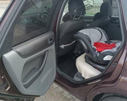 Фиолетовый Форд Фокус, объемом двигателя 1.6 л и пробегом 280 тыс. км за 5400 $, фото 12 на Automoto.ua