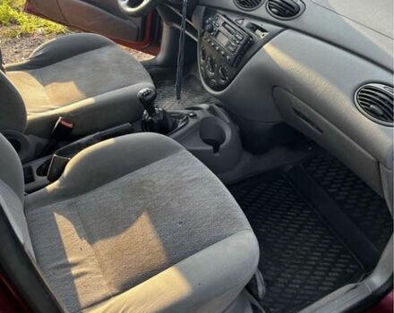 Красный Форд Фокус, объемом двигателя 1.6 л и пробегом 2 тыс. км за 2000 $, фото 4 на Automoto.ua