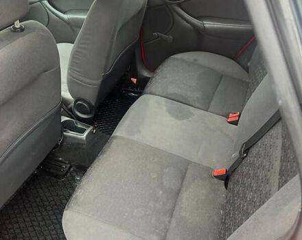 Червоний Форд Фокус, об'ємом двигуна 1.6 л та пробігом 167 тис. км за 2400 $, фото 16 на Automoto.ua