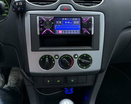 Червоний Форд Фокус, об'ємом двигуна 1.6 л та пробігом 242 тис. км за 4900 $, фото 10 на Automoto.ua