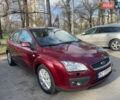 Красный Форд Фокус, объемом двигателя 2.02 л и пробегом 255 тыс. км за 3800 $, фото 1 на Automoto.ua