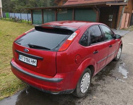 Красный Форд Фокус, объемом двигателя 1.6 л и пробегом 196 тыс. км за 3900 $, фото 2 на Automoto.ua