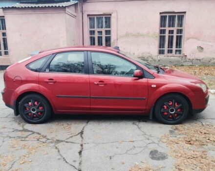 Красный Форд Фокус, объемом двигателя 1.6 л и пробегом 173 тыс. км за 4650 $, фото 2 на Automoto.ua